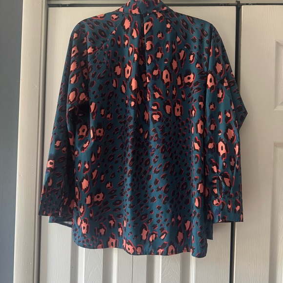 Button Up Leopard Print Collared Shirt - Picture 2 of 4